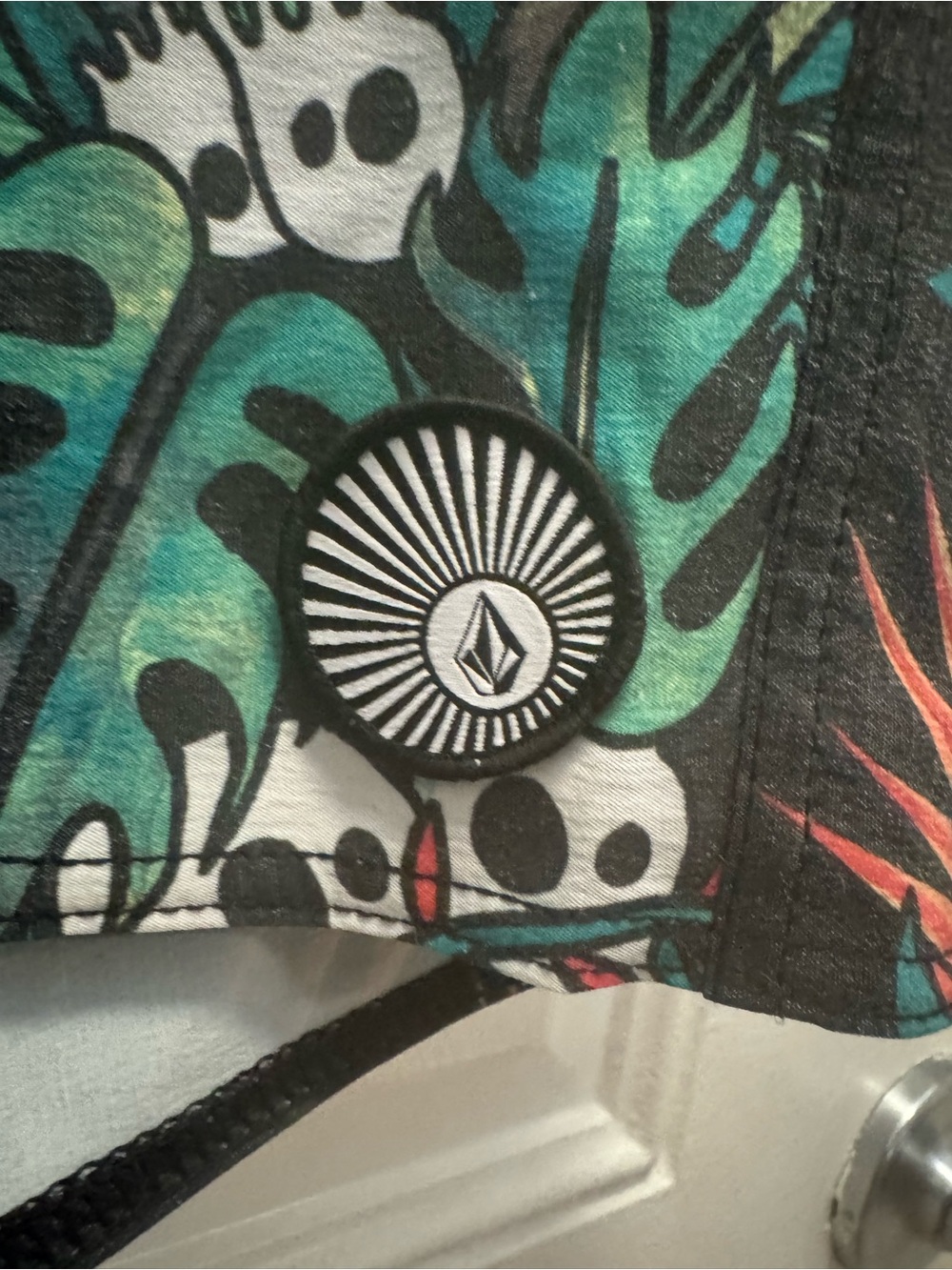 Volcom Black Tropical Floral Hybrid Shorts 0518 - Picture 2 of 8